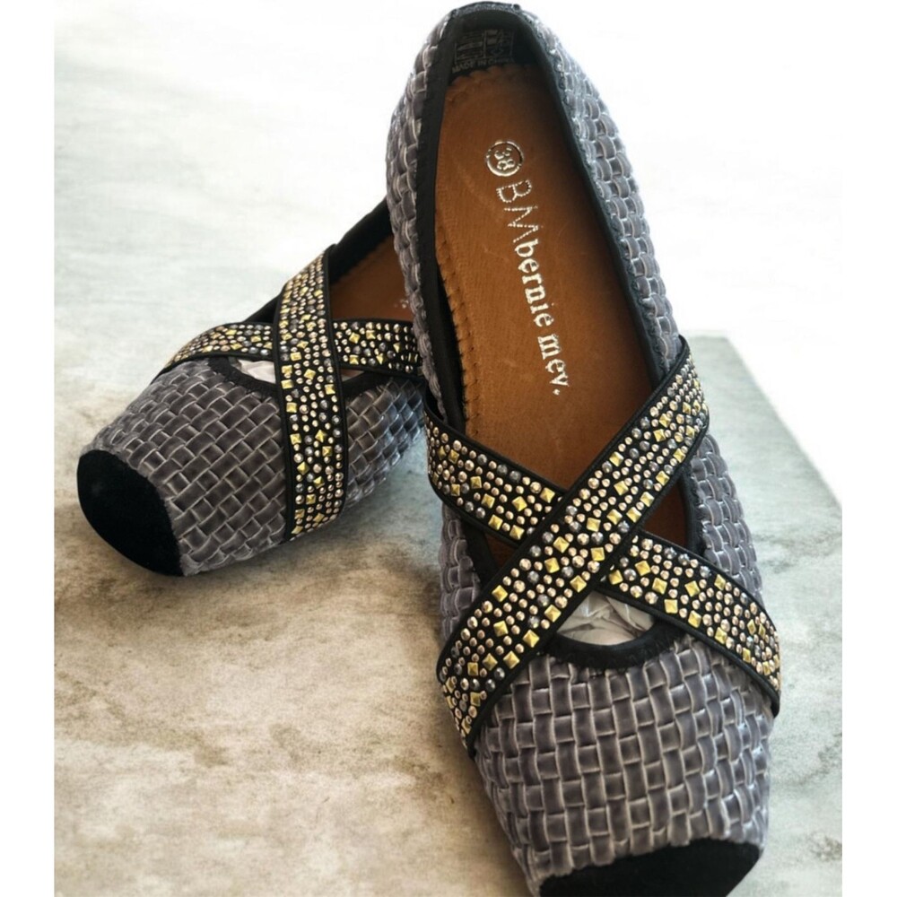 Bernie Mev Women's Point Ballet Flats Woven Black w/ Gold Accent Straps Sz 38/7